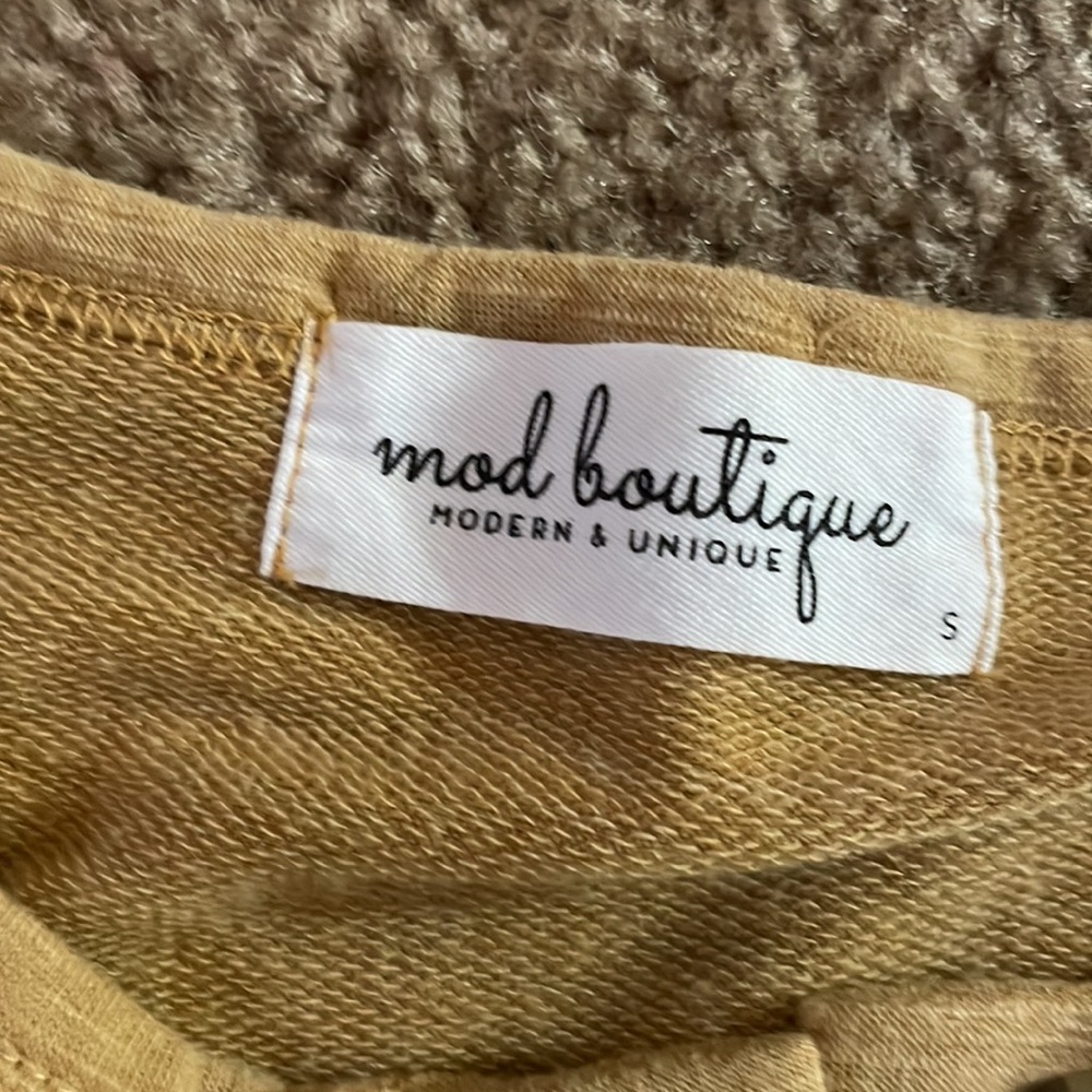 Mod Boutique Women Stripe Henley.  Small - Picture 2 of 5